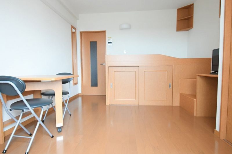 レオパレスＦｌａｔ新栄 居間