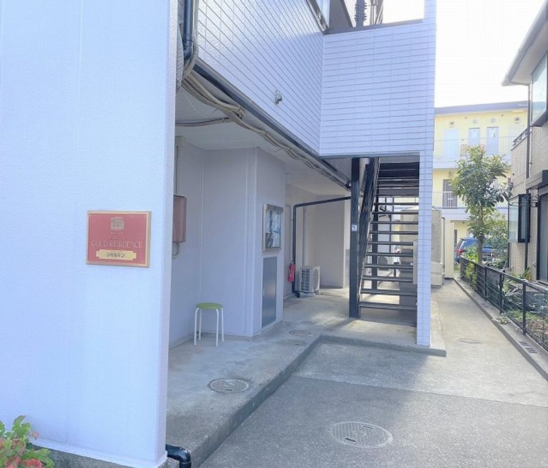 レオパレスシャルマン エントランス