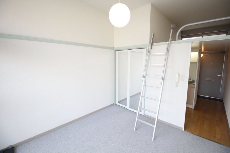 レオパレス住吉伍番館 寝室