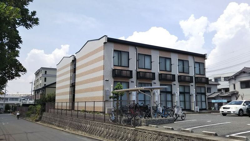 レオパレス虹の架け橋 外観