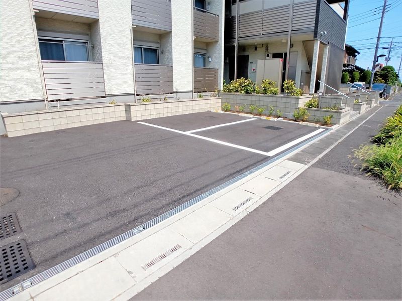 クレイノヴァンベ−ル 駐車場