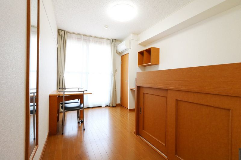 レオパレス平野屋 居間