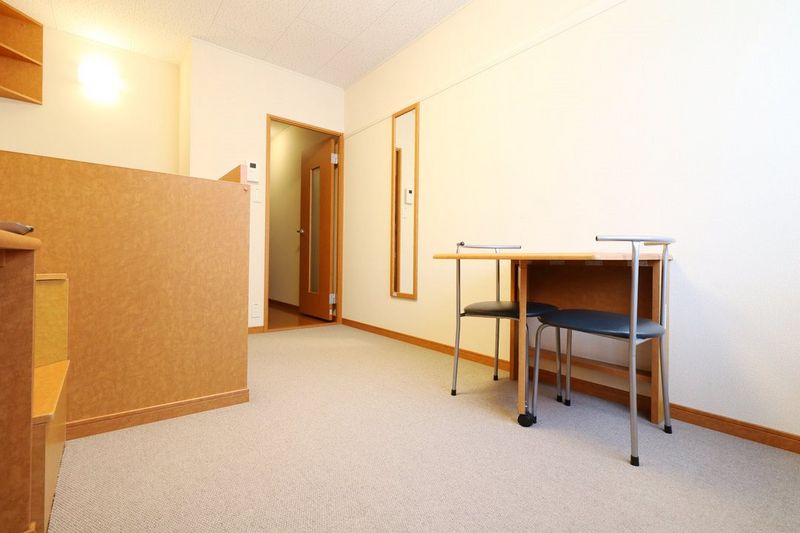 レオパレス平野屋 居間