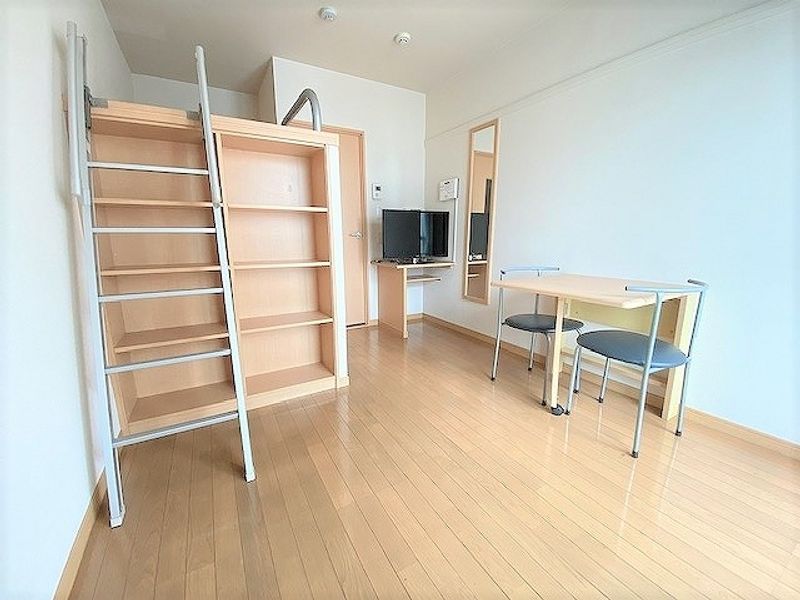 レオパレスエムズシティ 居間