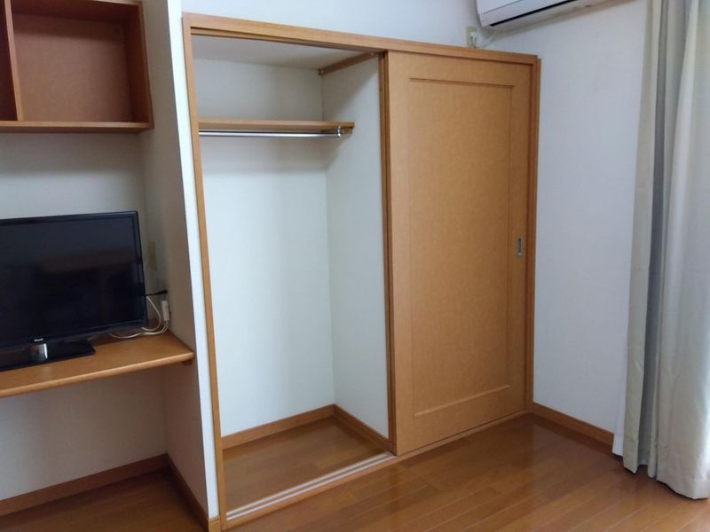 レオパレスデュ　エヴァンジイル 収納