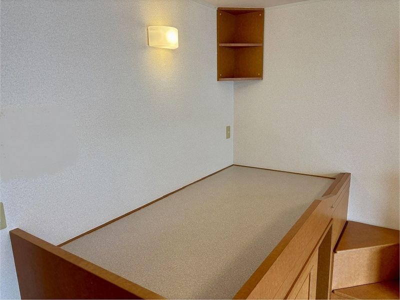 レオパレスコート柴宮 寝室