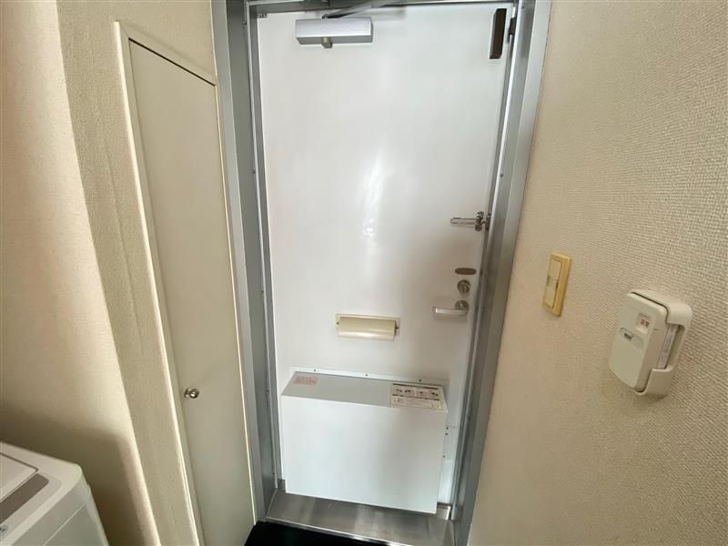 レオパレス明和 玄関