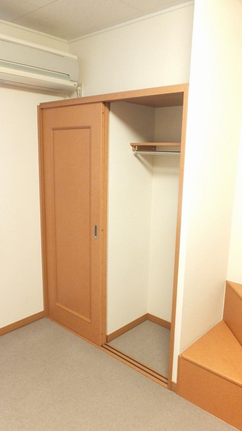 レオパレスクレスト石原 収納