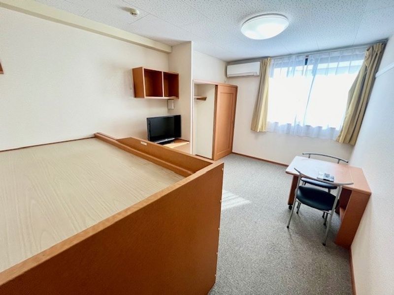 レオパレスサンライズ長濱 居間