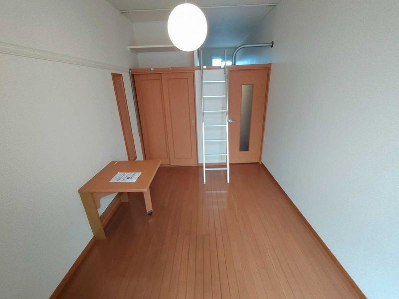 レオパレス小荷田２ 居間