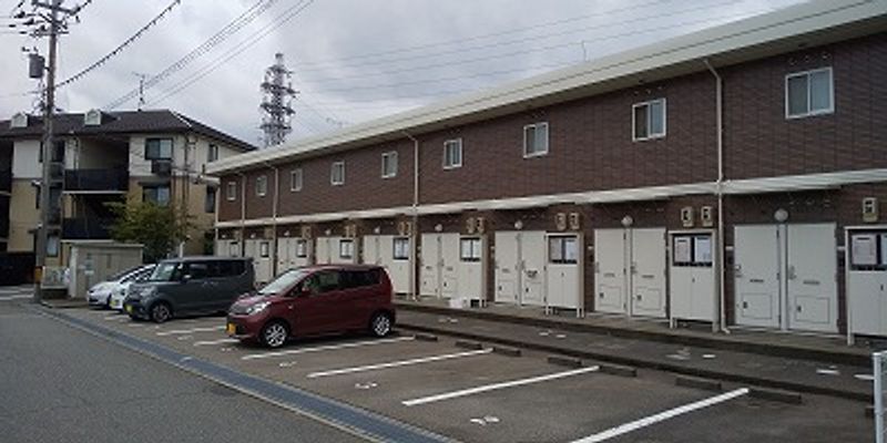 レオパレスセピアコート鞍月 駐車場