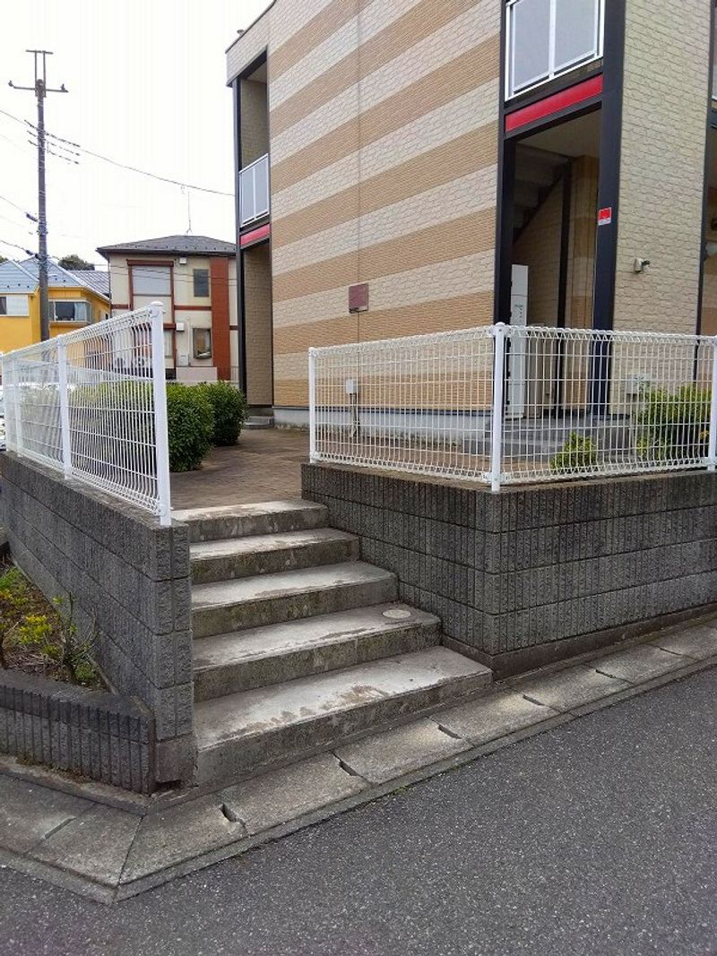 レオパレスベルピーノ エントランス