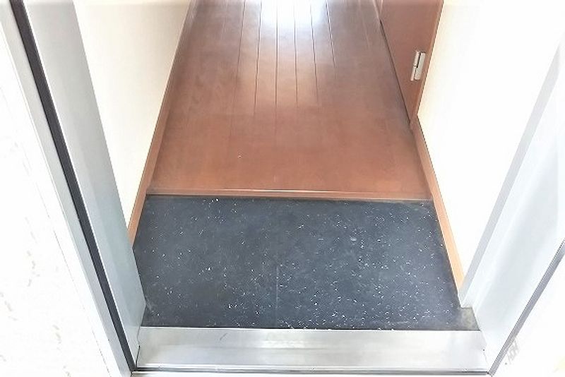 レオパレス桜町 玄関