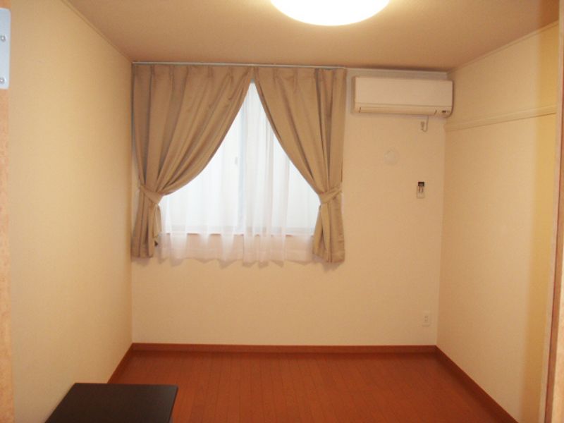 レオパレス湘南クオーレ 居間