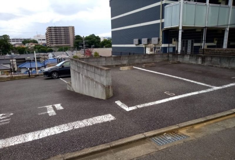 レオネクスト開戸 駐車場