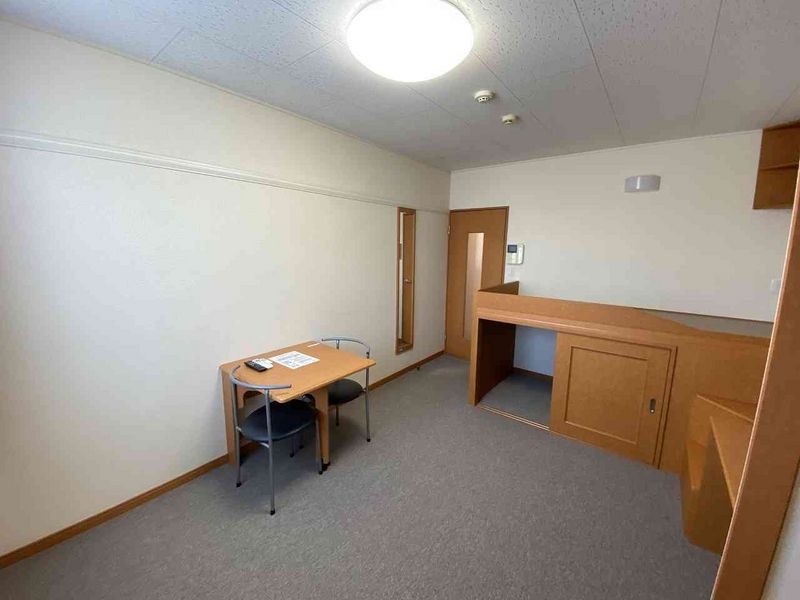 レオパレスＰｕｒｐｌｅ　Ｃｌｏｕｄｓ裕Ⅱ 寝室