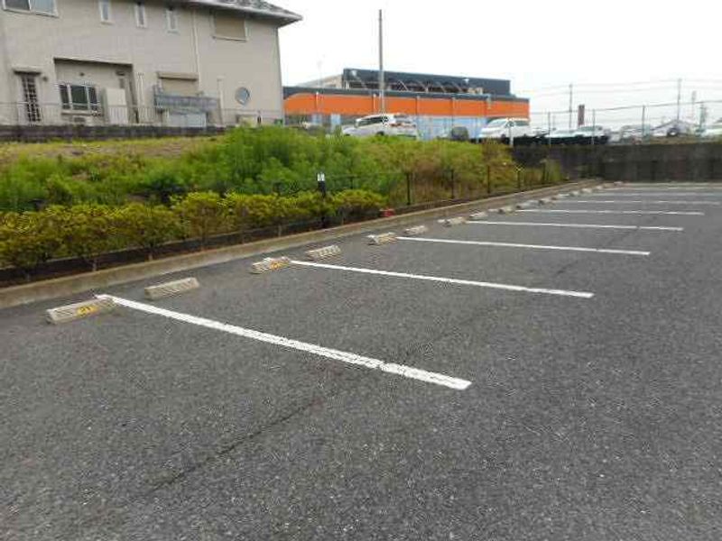 レオパレスフロンティアⅡ 駐車場
