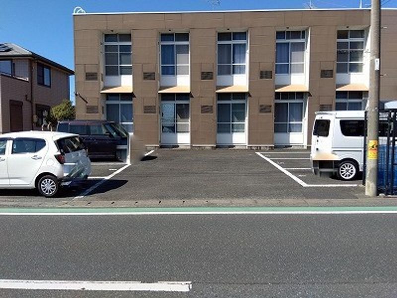 レオパレス三方原 駐車場
