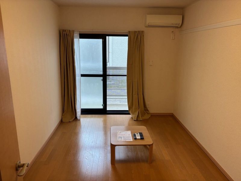 レオパレスあいりす 居間