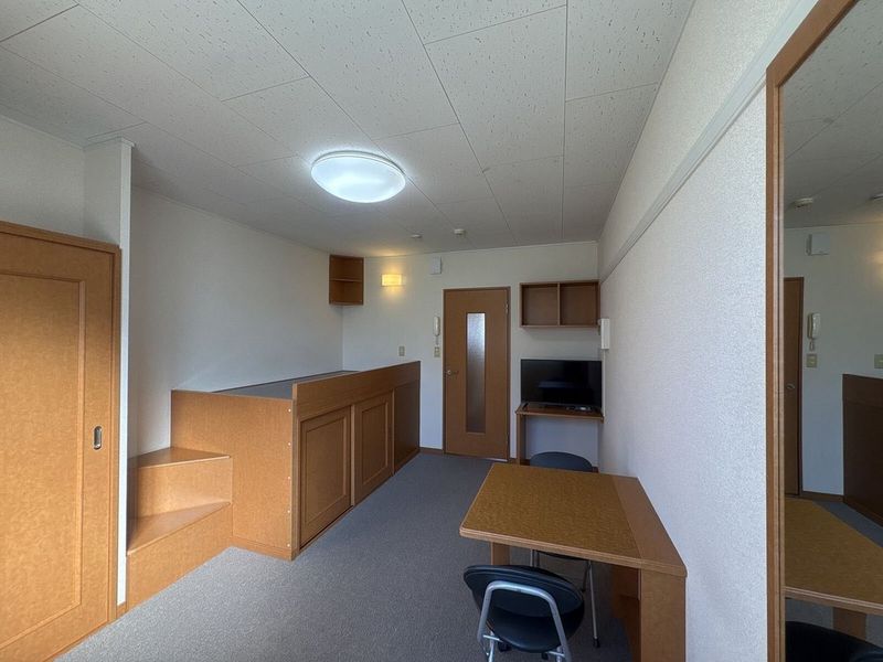 レオパレスコンフィアンス 居間