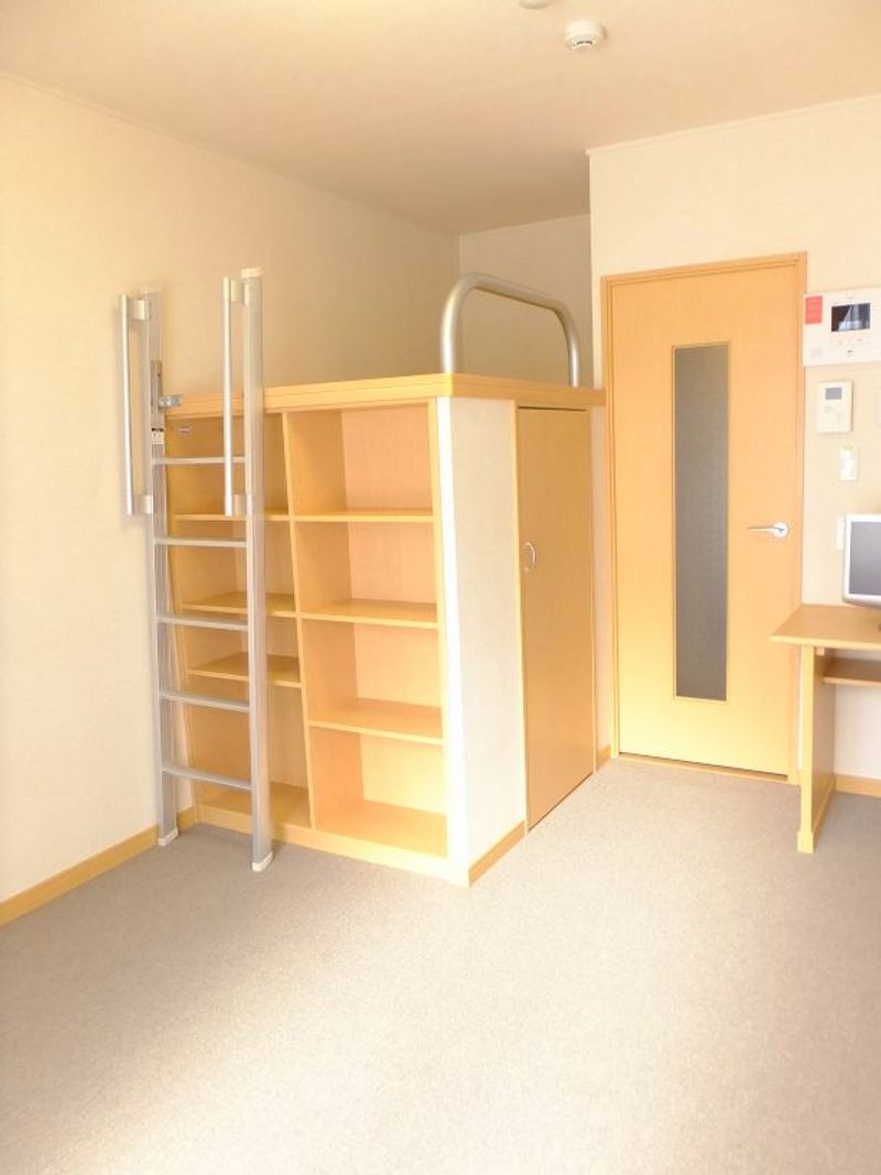 レオパレスアルス中央 収納