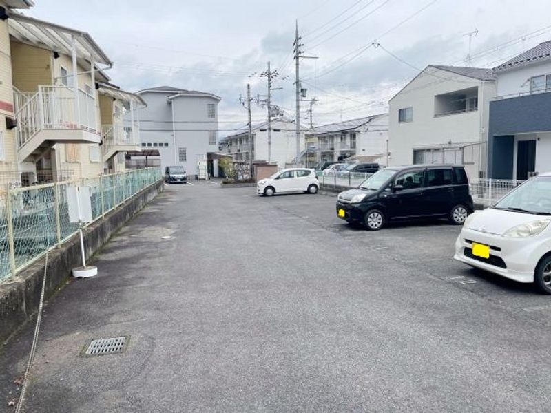 レオパレスＴＭＳ 駐車場