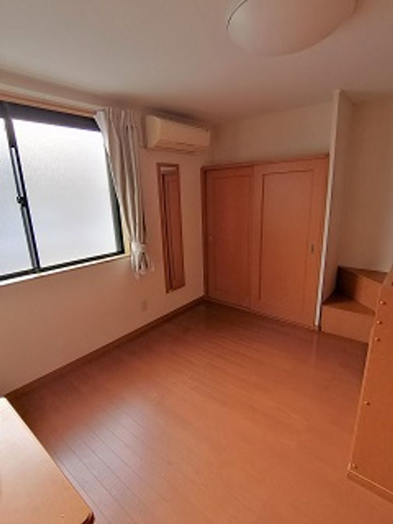 レオパレス東中田 居間