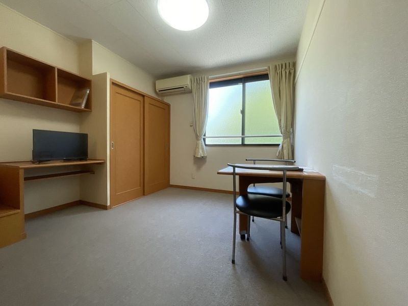 レオパレス前田 居間