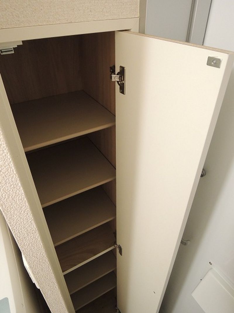 レオパレスクレストタウンＢ 玄関