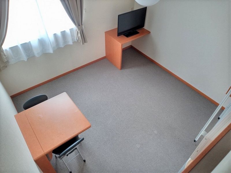 レオパレス干場 居間