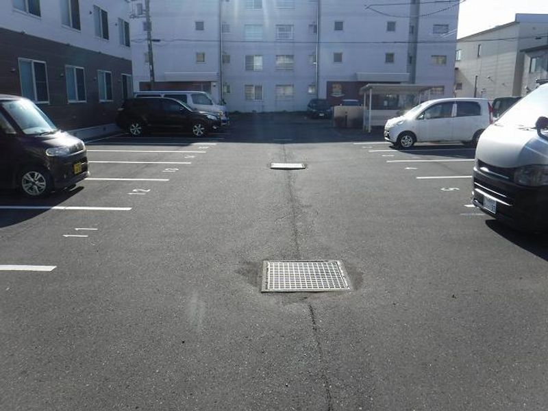 レオパレスチワワ 駐車場