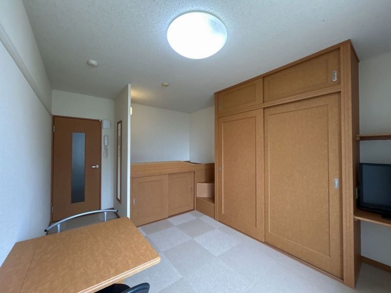 レオパレス広町 居間