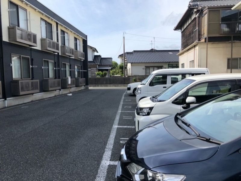 レオネクストアダージョ 駐車場