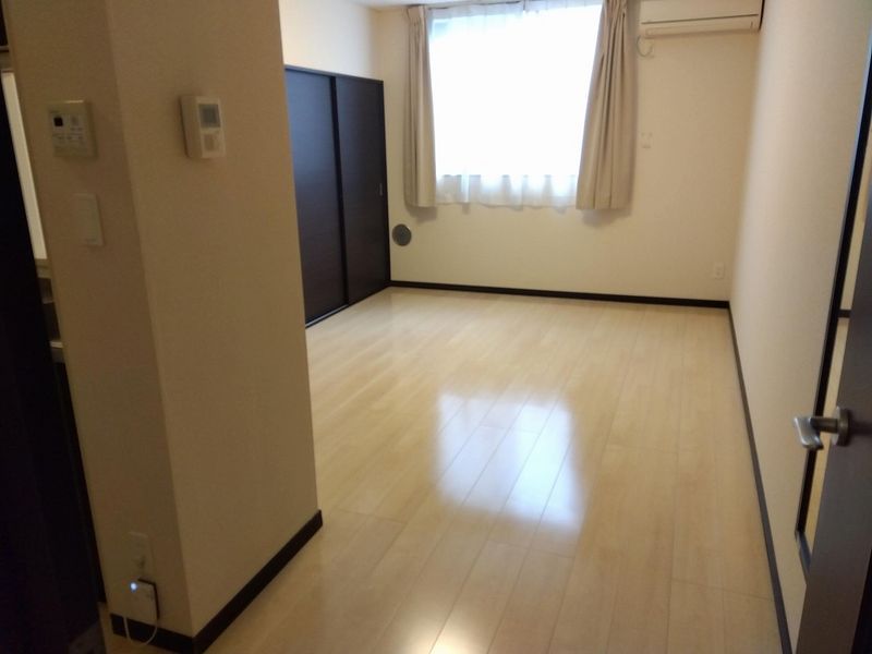 レオネクスト瀬戸 居間