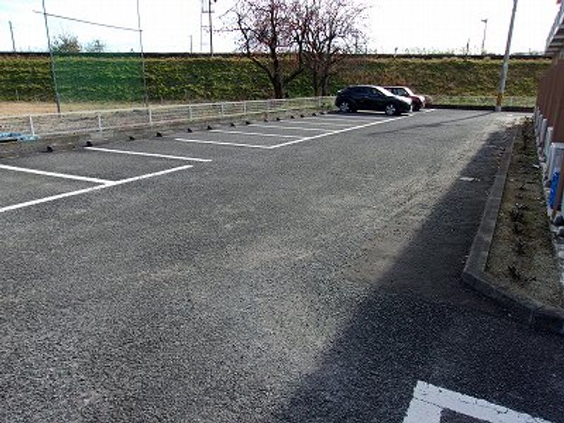 レオパレス市柳 駐車場