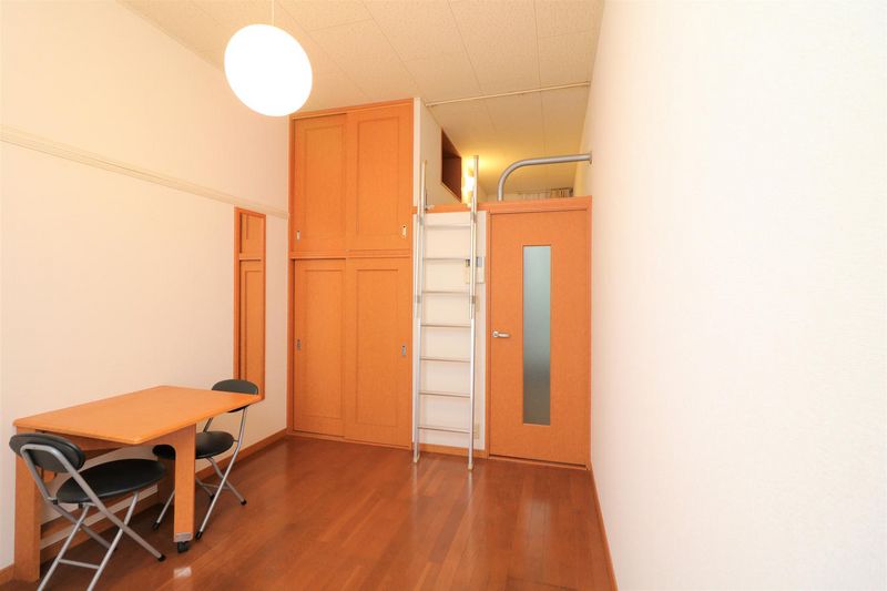 レオパレス伸和 居間
