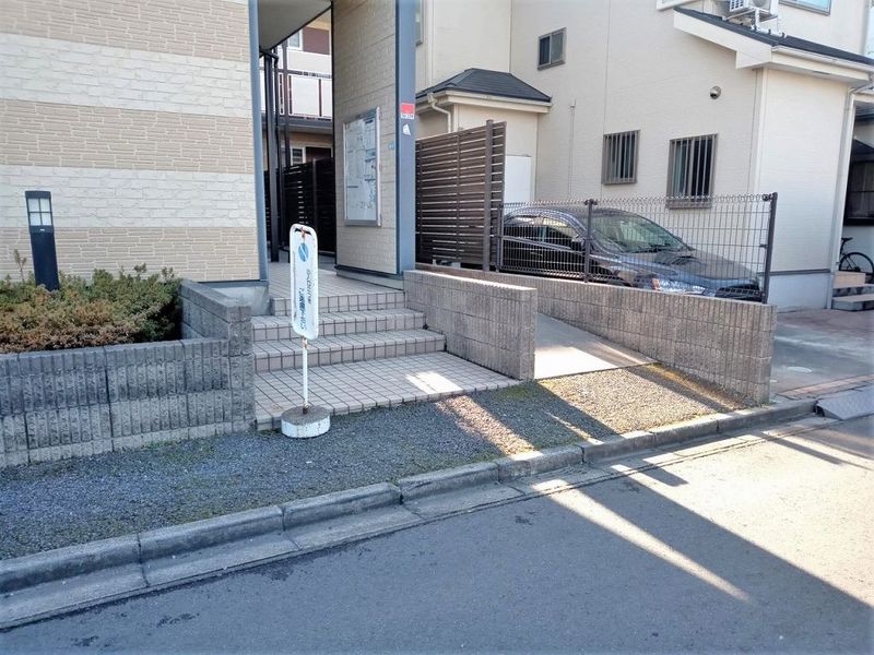レオパレスファーレⅣ エントランス
