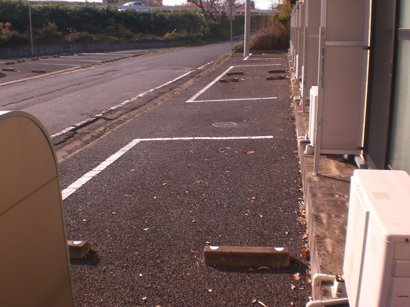 レオパレス加納院吉田 駐車場