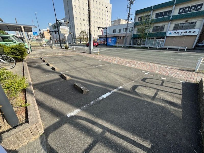 レオパレスサニーランド 駐車場