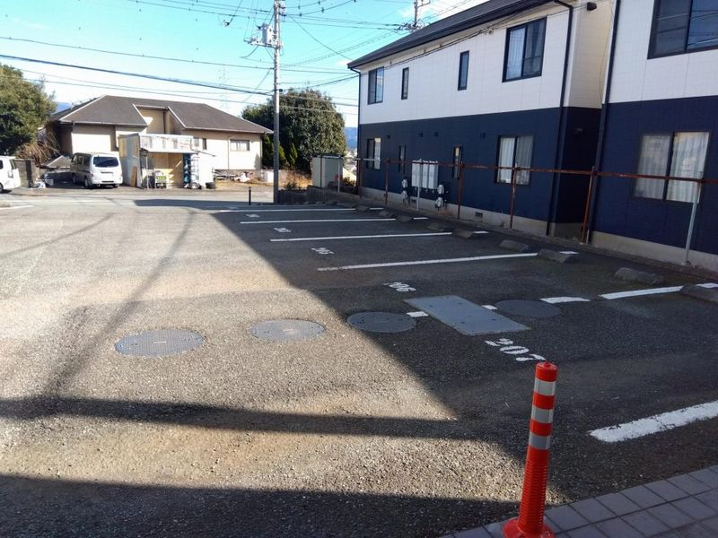 レオパレスステップ 駐車場