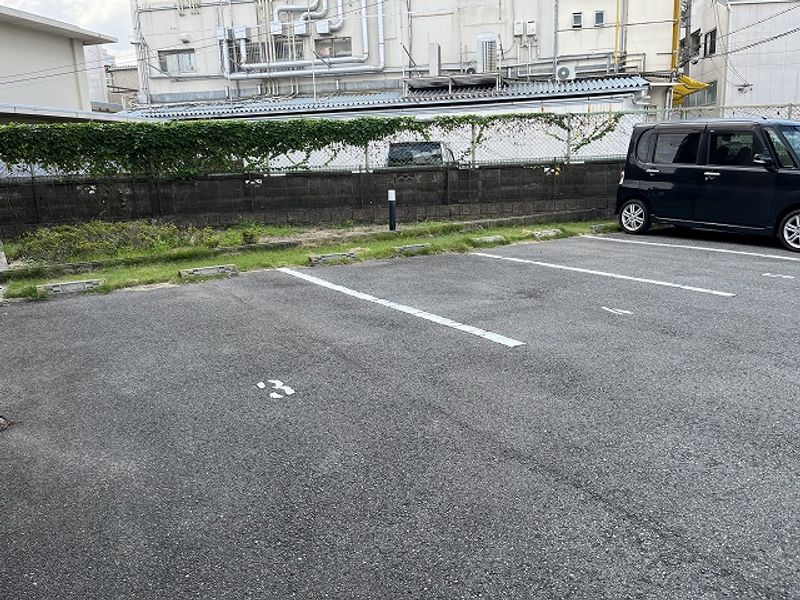 レオネクスト杉 駐車場