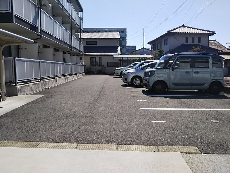 レオパレススカイ 駐車場