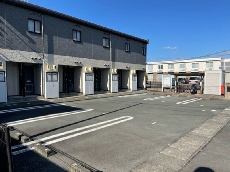 レオパレス煌 駐車場