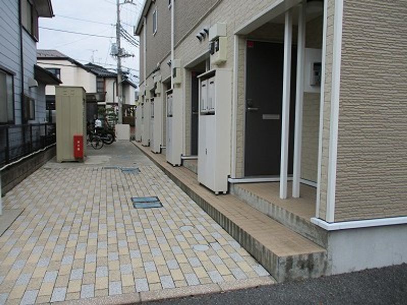 レオパレスハッピーベル エントランス