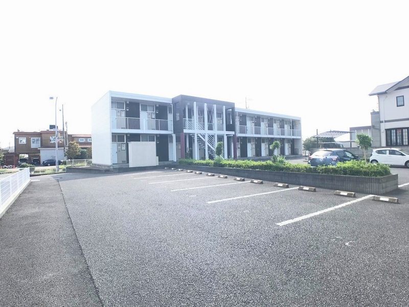 レオパレスはいむるぶし 駐車場