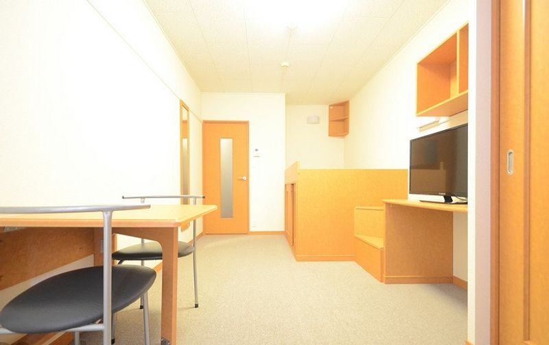 レオパレス紺屋町 居間