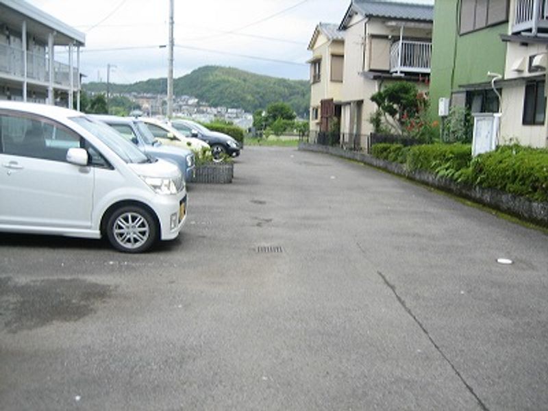 レオパレスセゾン 駐車場
