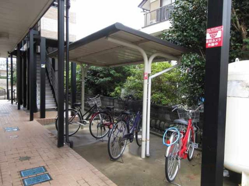 レオパレスサンウッドⅤ 駐車場