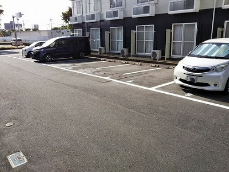 レオパレスＳサイド 駐車場