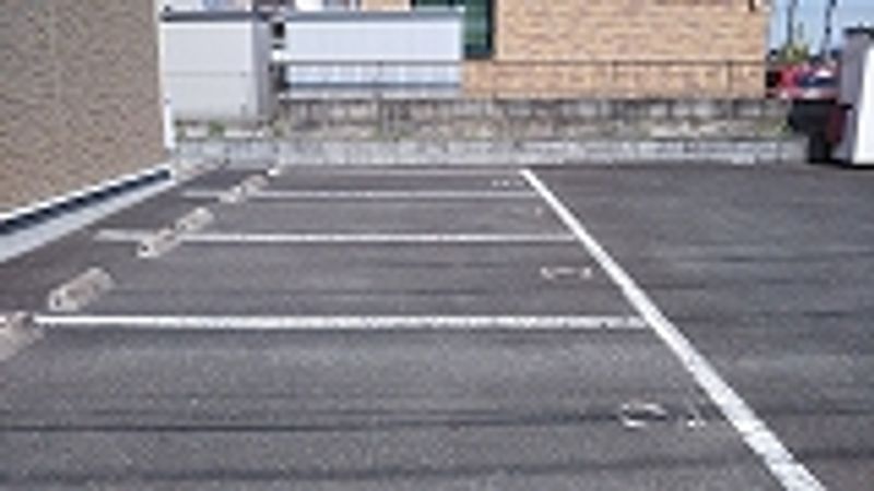 レオパレスオリエントコーポⅡ 駐車場